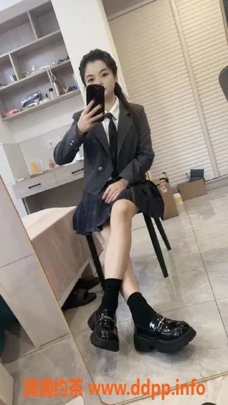 广州楼凤-天河小琪琪，500元舌吻少妇体验