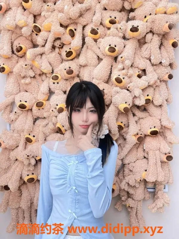 深圳楼凤-南山珊珊服务介绍：舌吻、制服、丝袜等