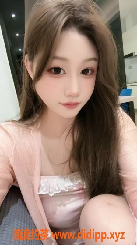 杭州楼凤-上城嫩妹欧阳娜娜，巨乳双飞3P服务