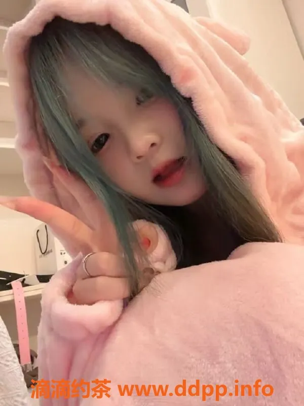 东莞楼凤-河南岸公寓18岁七七，162cm94斤，鸳鸯浴服务