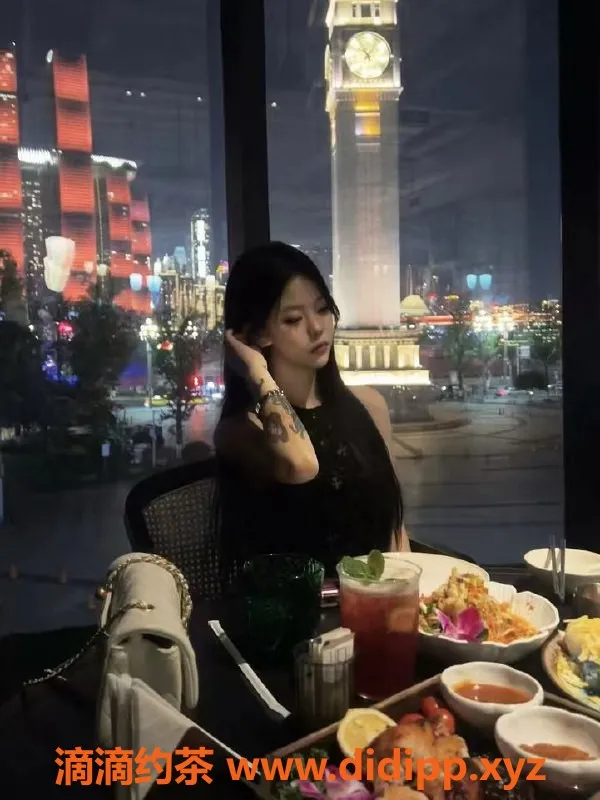 深圳楼凤-龙华芊芊小柠双飞体验，900元起