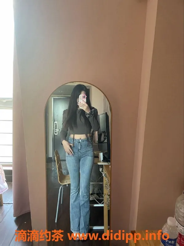 北京楼凤-萌萌：朝阳大胸长腿美女，千元档激情服务！