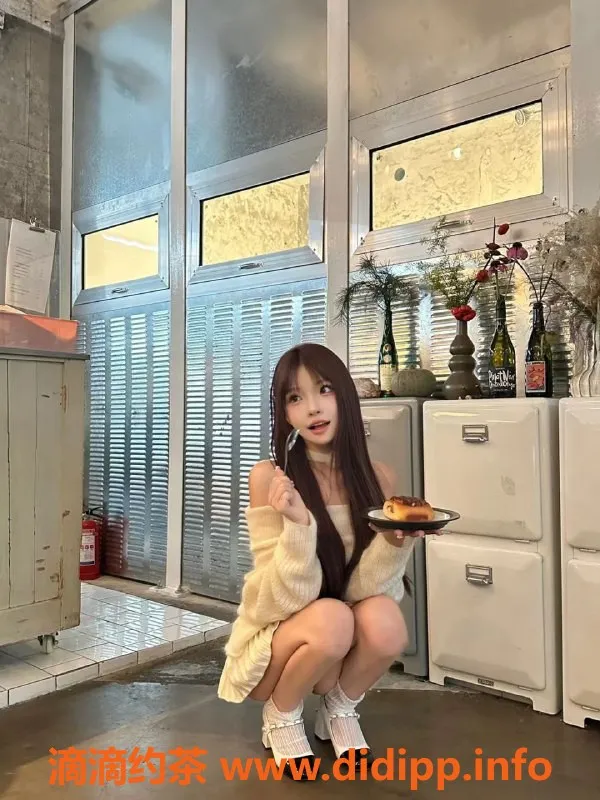 上海楼凤-普陀朱朱，171cm大胸长腿，价格2300P起