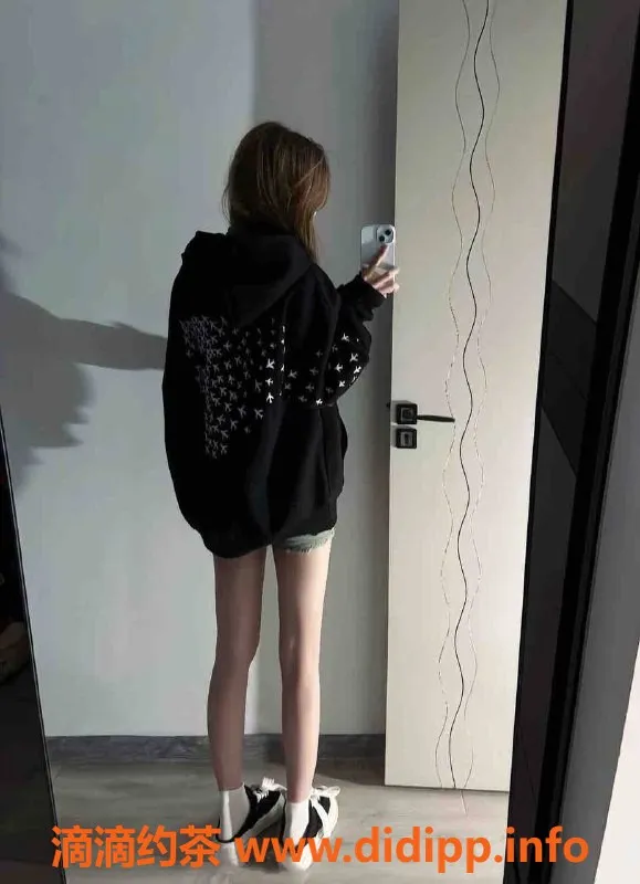 上海楼凤-静安小贝壳，165CM嫩妹，1200元起