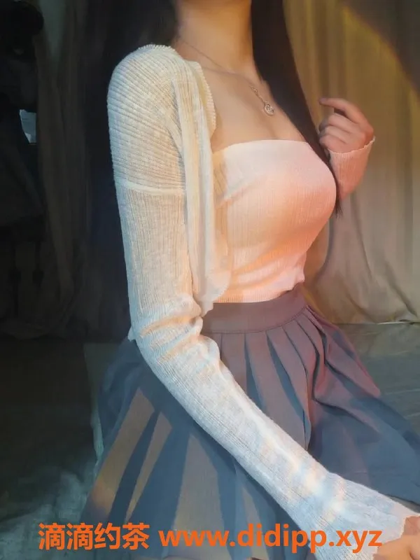 上海楼凤-165cm嫩妹佳佳，1300P享鸳鸯浴与按摩