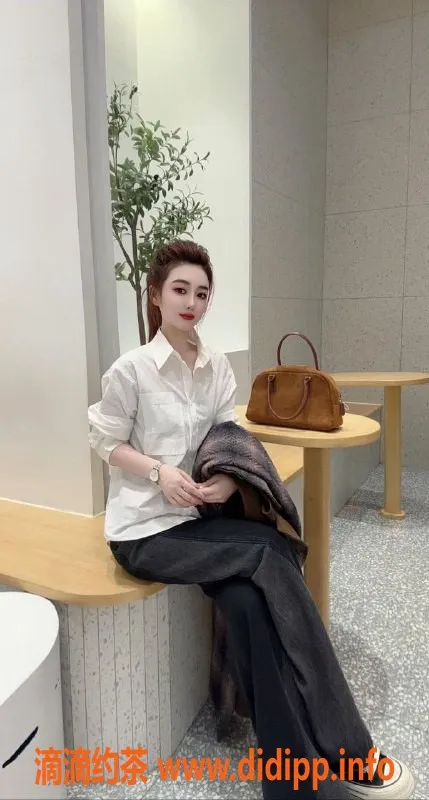 武汉楼凤-雯雯，26岁御姐，168cm，52kg，500元畅享服务