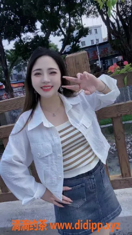 深圳楼凤-龙华美女兼职玉儿，身高162，24岁体验不容错过