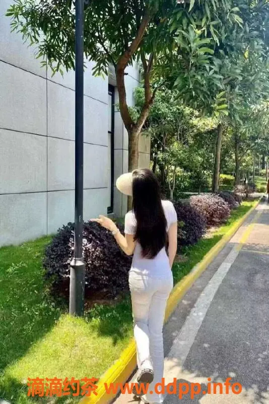 广州楼凤资源信息,黄埔护士晓妮，160cm，44kg，车震体验