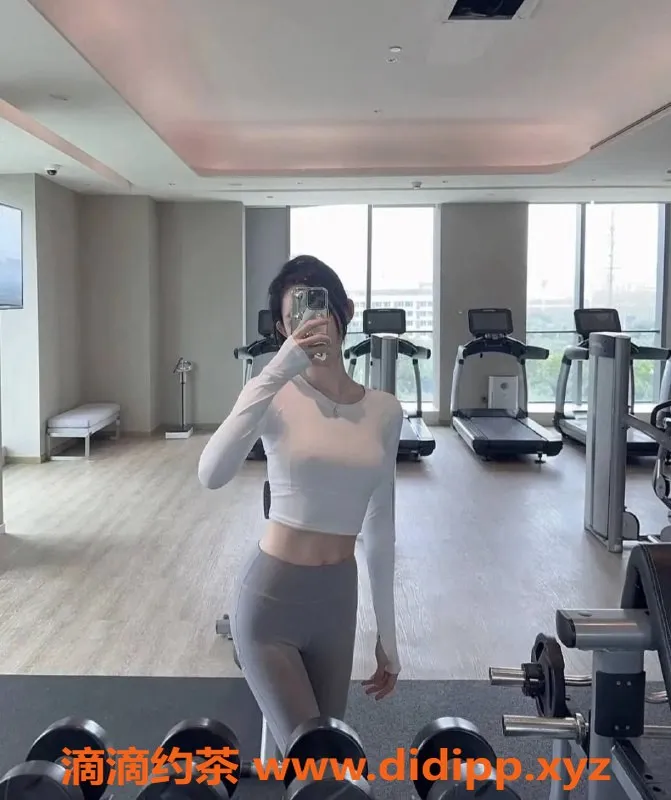 上海楼凤-小亦菲，浦东长腿颜值女神，1400元起