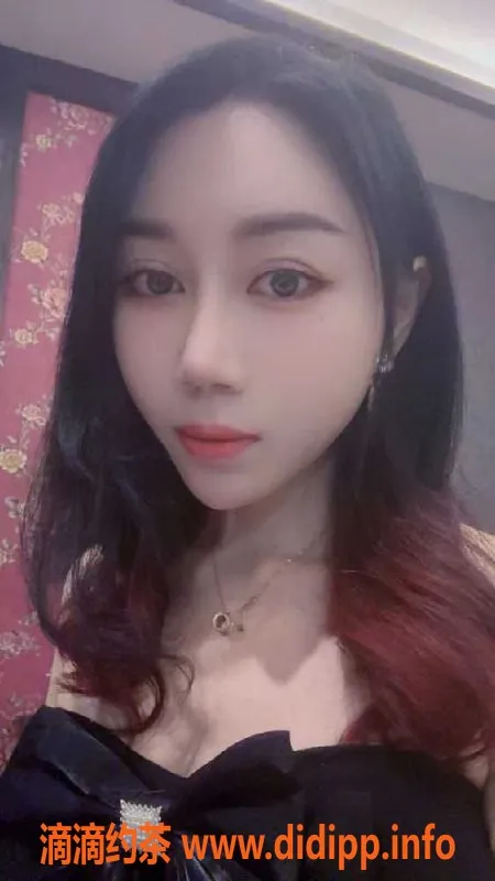 广州楼凤-天河性感制服御姐莹莹，26岁C胸，400元体验