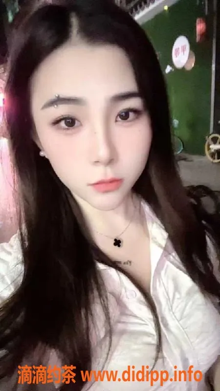 广州楼凤-天河甜美小芸，22岁160cm，400元享受超值服务