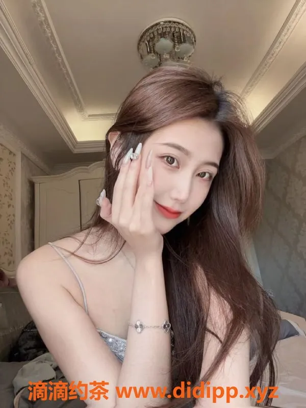 深圳楼凤-深圳福田梨香香，23岁C罩杯，2000元起