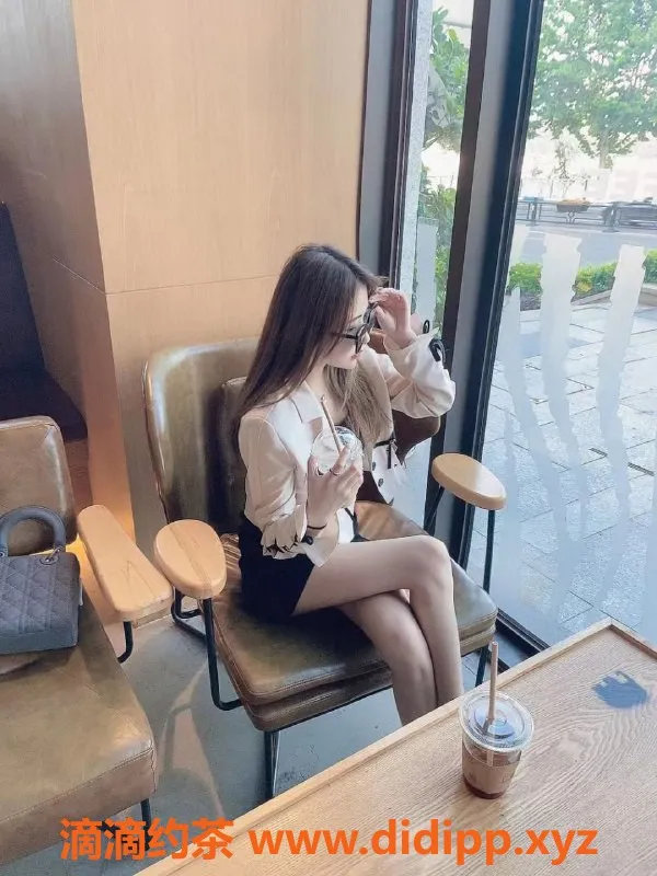 深圳楼凤-深圳福田梨香香，23岁C罩杯，2000元起