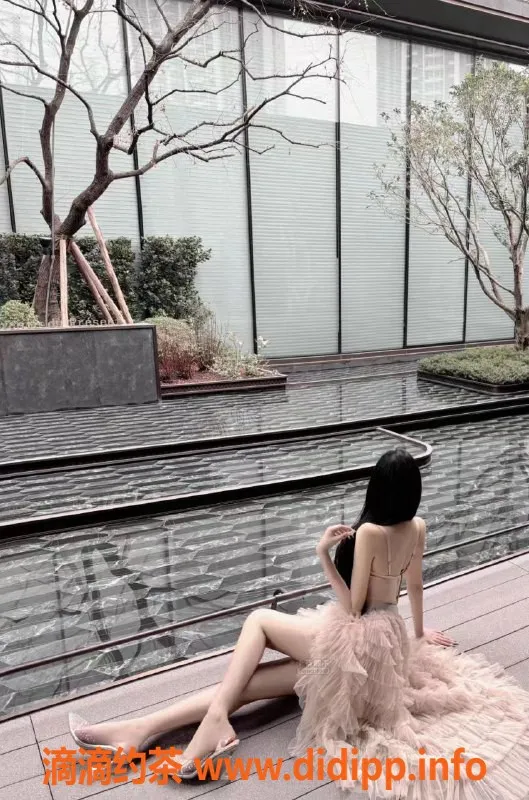 深圳楼凤-深圳福田梨香香，23岁C罩杯，2000元起