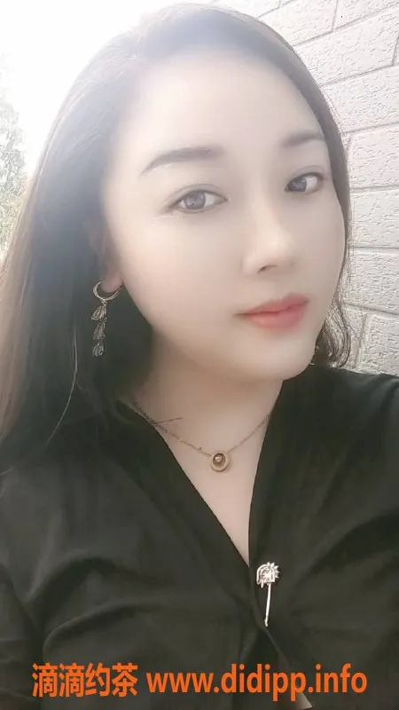 广州楼凤-番禺东儿少妇，500元私密服务等你来体验