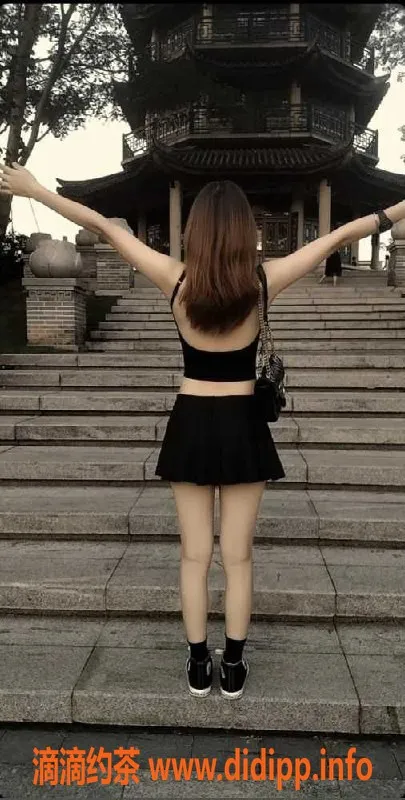 广州楼凤-越秀小美女雨儿，166cm，44kg，23岁，超值服务等你来体验