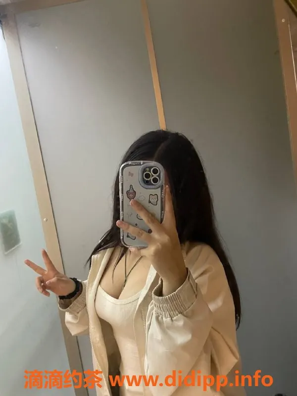 广州楼凤资源信息,天河小果御姐，500元舌吻服务值得试试