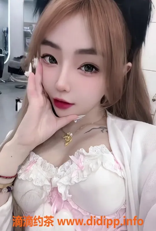 上海楼凤-普陀碧瑶：168CM嫩妹，1800元服务热情