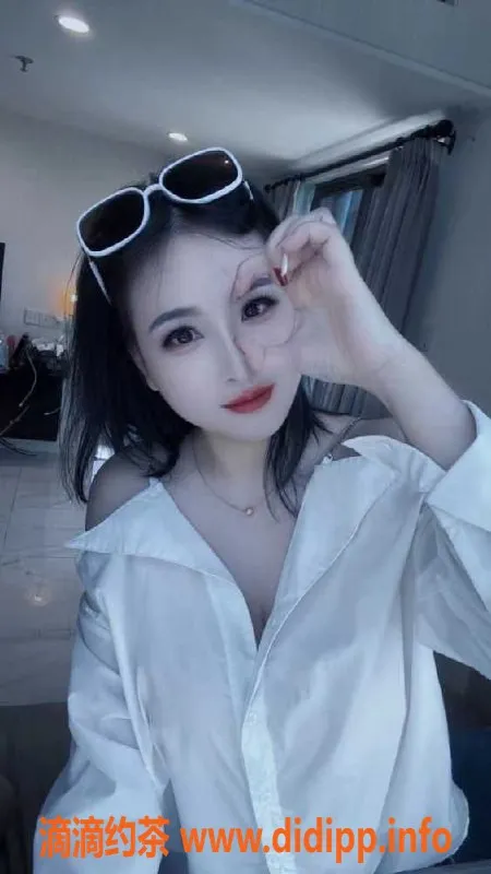 广州楼凤-黄埔性感温柔丹丹，26岁170cm，36E美胸等你来体验！