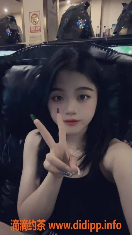 杭州楼凤-拱墅区婷婷 20岁 170cm 54kg 36B 1000元起