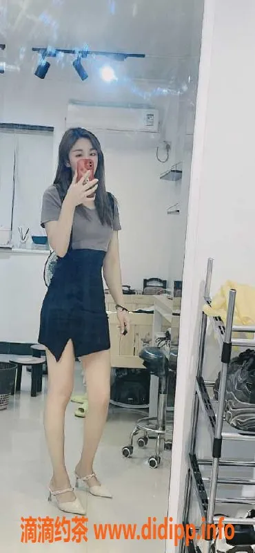 广州楼凤-广州天河小鱼儿，25岁，163cm，48kg，胸围36B