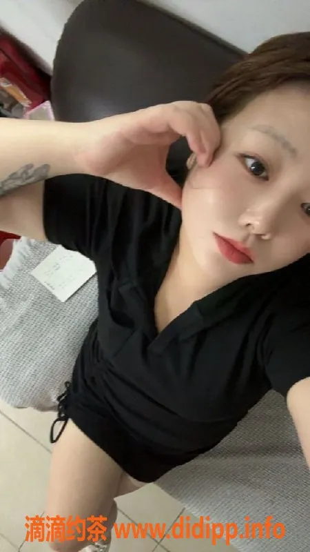 广州楼凤-番禺小辣椒，26岁165cm微胖少妇，400元40分钟