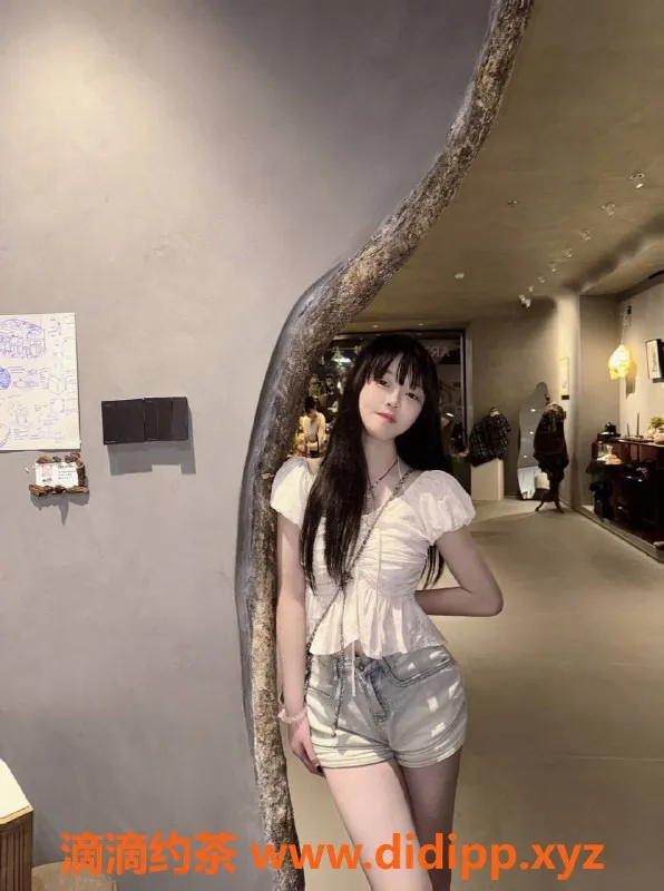 深圳楼凤-深圳龙华红红，18岁嫩妹800元起