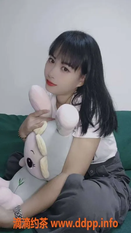 广州楼凤-番禺依依，素颜美妞，600元享受服务