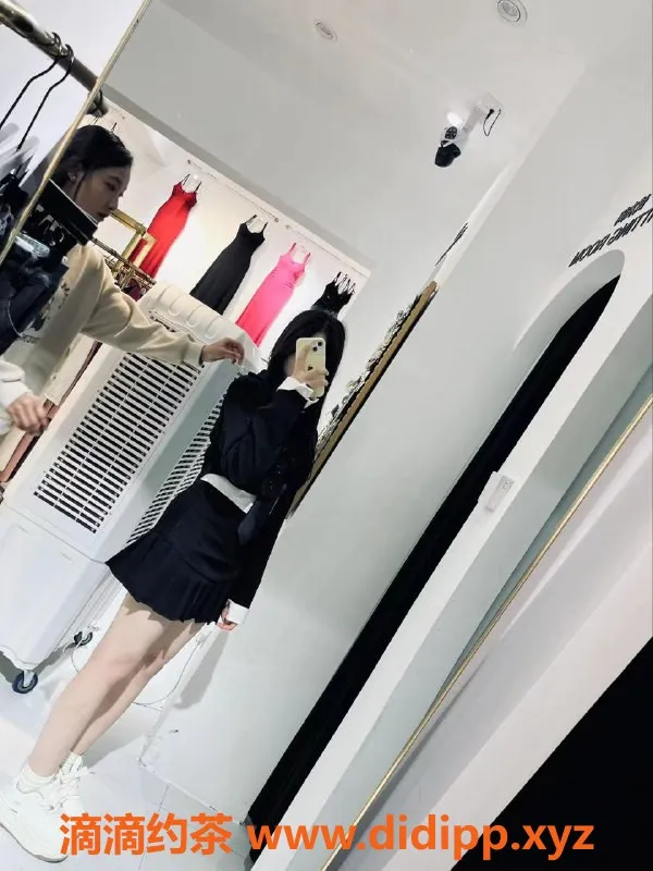 成都楼凤-成都小静，18岁嫩妹，500元体验，温柔态度好