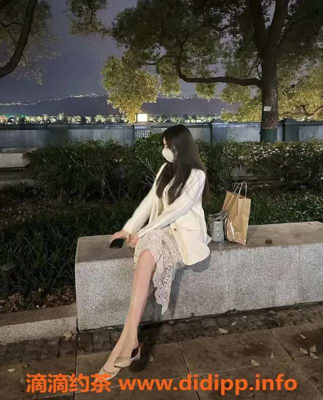 深圳楼凤资源信息,深圳罗湖楚曦，23岁165cm，D罩杯，1600元起