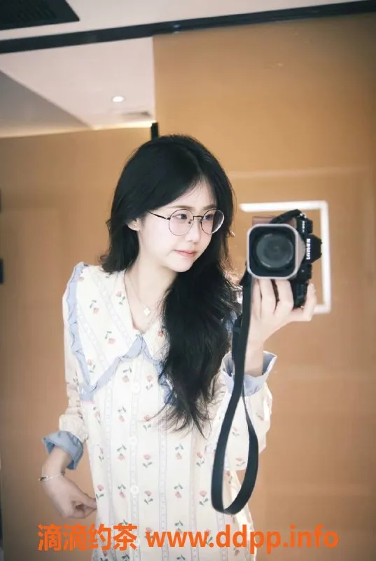 深圳楼凤-南山若梦，1500元享受鸳鸯浴与舌吻