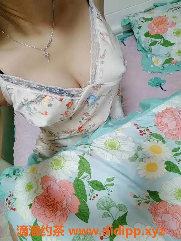 深圳楼凤-龙岗梦露22岁，161cm，400元体验角色扮演