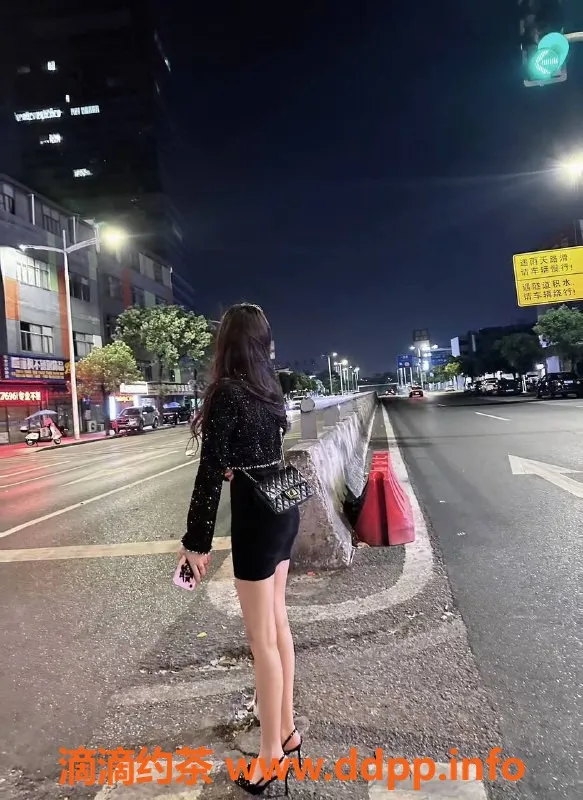 深圳楼凤-宝安小琪，制服诱惑，课费1000p，服务优质