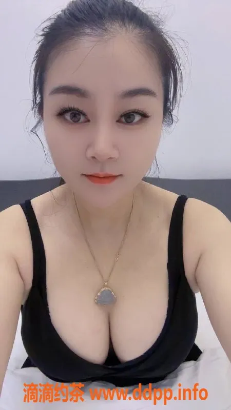 深圳楼凤-宝安小艾，波推制服诱惑，500元体验