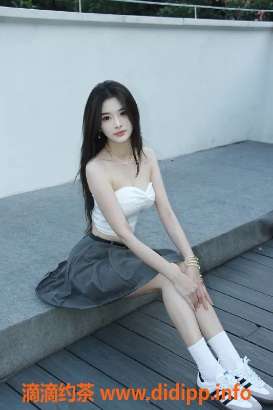 深圳楼凤-龙岗晚晚 1100元 六九舌吻体验