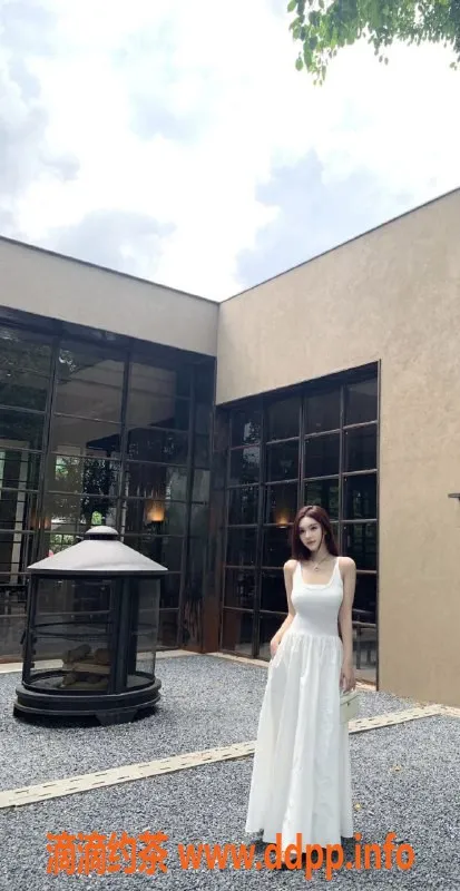 杭州楼凤-滨江区美少女涵涵，172大长腿D罩杯，温柔体贴服务