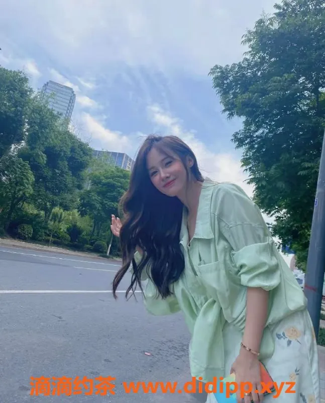 杭州楼凤-姚露西：江苏甜妹，164cm，45kg，22岁，服务多样