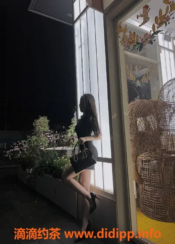 深圳楼凤-23岁清柠，168cm身高，48kg娇身，深圳福田2500起