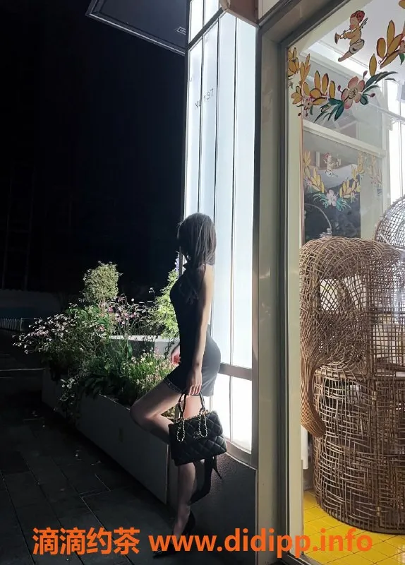 深圳楼凤-23岁清柠，168cm身高，48kg娇身，深圳福田2500起