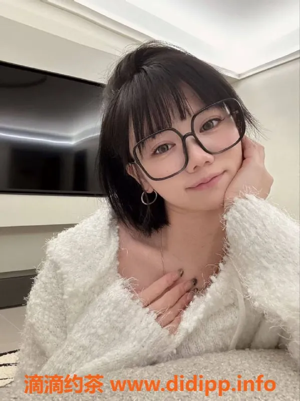 广州楼凤-越秀露露，爆乳御姐，700元体验