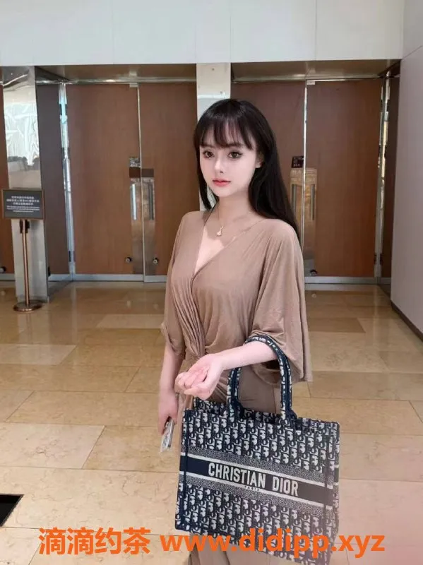 广州楼凤-天河涵涵，课费700每小时，体验不一样的服务