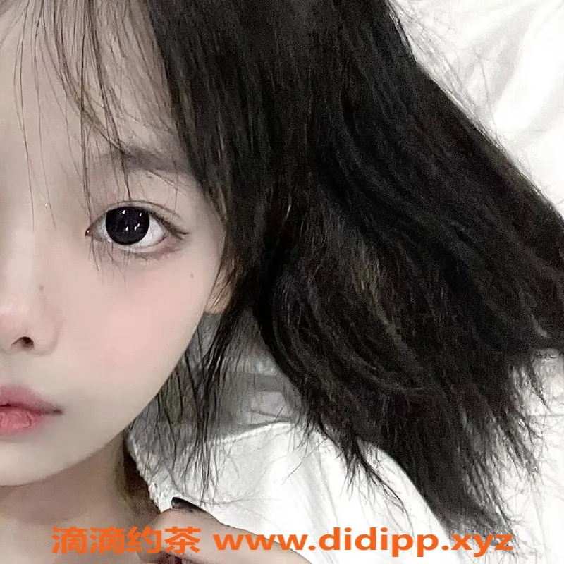 成都楼凤-成都小芸：20岁嫩妹，160身高，80体重，500元起