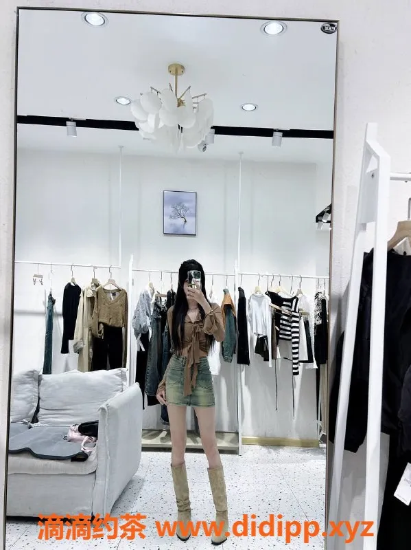 杭州上门服务-上城区小仙女165，清纯可爱，百元起双飞服务