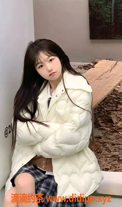 上海楼凤-普陀小鹿，163cm C罩杯，1200元起