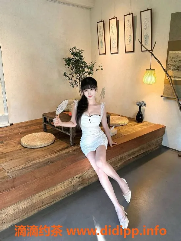 深圳楼凤-深圳罗湖甜柚23岁大胸小姐，1200元起服务