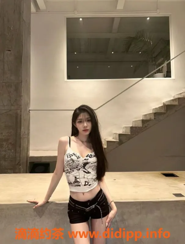 深圳楼凤资源信息,深圳坂田馨馨，18岁补习班嫩妹，体验不一样的夜晚！