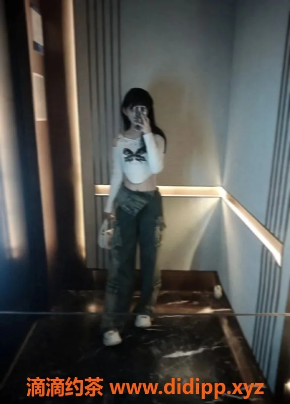 西安楼凤资源信息,雁塔区小涵，18岁，167cm，98斤，C罩杯，陪洗服务