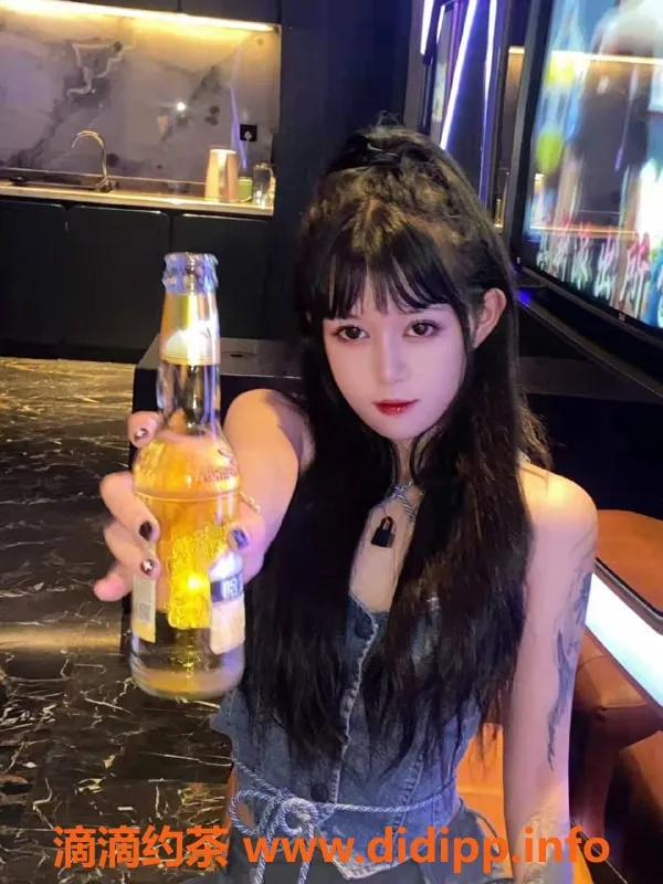 杭州楼凤资源信息,温婉 166cm/46kg/亲奶调情/水中萧