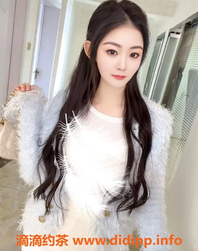 上海楼凤-闵行草莓老师特惠，原价700现只需600P