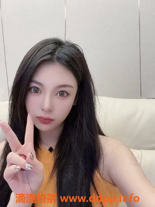 广州楼凤-天河御姐孟琦，700p长腿大胸等你来体验